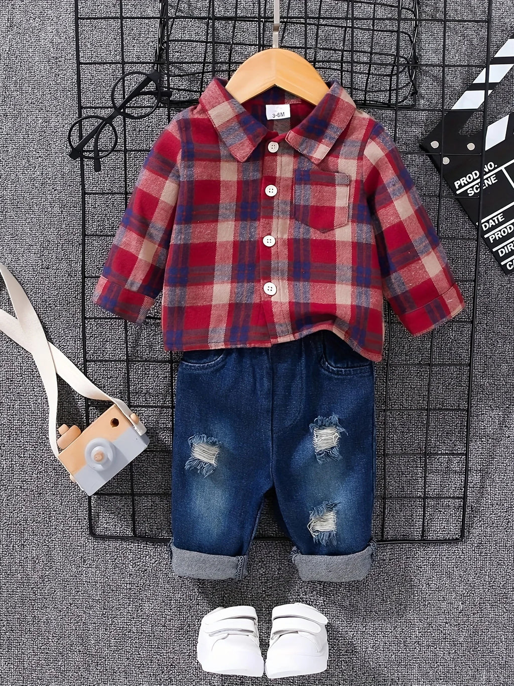 Zestaw polo w kratę z jeansami